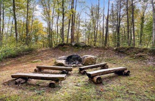 Stoneham Casa | Treehouse in Maine woods- The Grand Oak