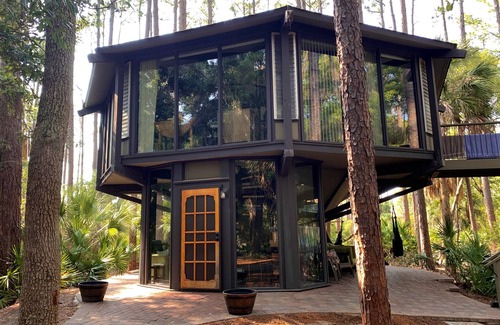 Sea Pines Cabaña | Treehouse in Forest by the Sea Walk to Harbourtown