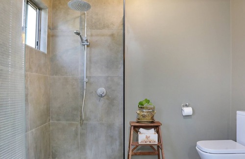 Merimbula Apartamento | Treehouse on the Coast - Pet friendly, 3 bedroom