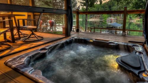 Blairsville Casa | Treehouse on the Lake