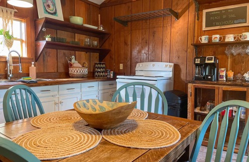 Talisheek Cabina | Treehouse Riverfront Retreat! Unplug & Reconnect