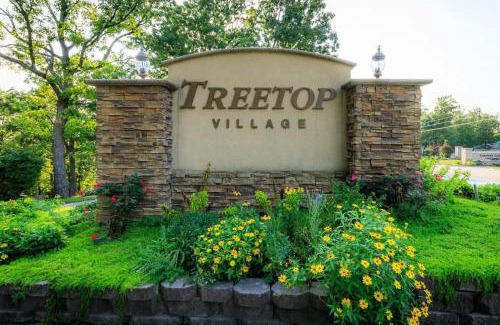 Village of Four Seasons Casa | Treehouse Treetop Village106-3bed3bapools-8pp