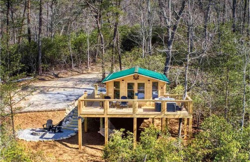 Marion Casa | Treehouse w/Breathtaking Views+HotTub+Hiking+Falls