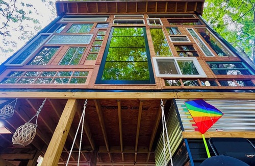 Doyle Apartamento | Treehouse with Wall of Windows#Love#Waterfalls#OutdoorMovieNight#TNStateParks