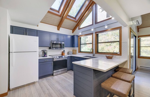 Jim Thorpe Casa | TreeLoft in Jim Thorpe - 4 BA : 3 BR, Each BR w/ Attached Bath!
