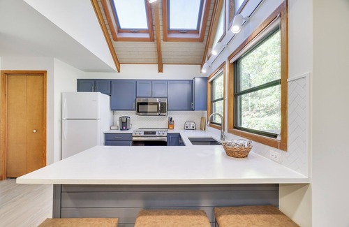 Jim Thorpe Casa | TreeLoft in Jim Thorpe - 4 BA : 3 BR, Each BR w/ Attached Bath!