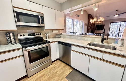 Mount Ida Condominio | Treetop Getaway, 2 bed, 2 bath at Mountain Harbor on Lake Ouachita