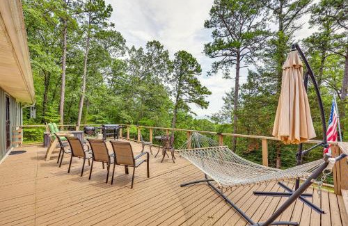 Higden Casa | Treetop Hideaway with Lake Views and Fire Pit!