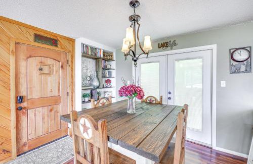 Higden Casa | Treetop Hideaway with Lake Views and Fire Pit!