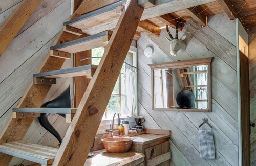 Flintstone Cabina | Treetop Hideaways: Luna Loft