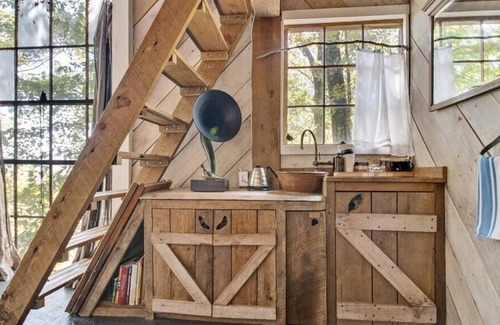 Flintstone Cabina | Treetop Hideaways: Luna Loft