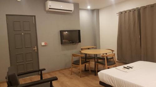 Perambur Purasavakam Hotel | TREETOP INN