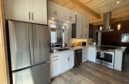 Rosseau Cabaña | Treetop Log Cottage with Outdoor Sauna and Hot Tub