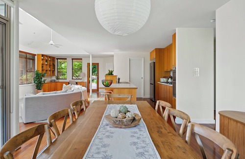 Macmasters Beach Casa | "Treetop Retreat" – Ocean Views & minutes to Beach