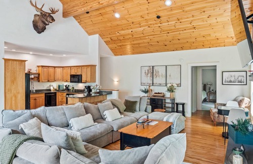 Sunday River Area Casa | Treetop Retreat · Treetop Retreat Swim Spa Game Room Views!