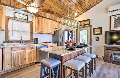 Franklin Casa | Treetop Sanctuary w/ Long-Range Mountain View