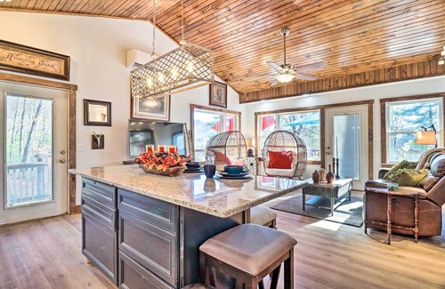 Franklin Casa | Treetop Sanctuary w/ Long-Range Mountain View
