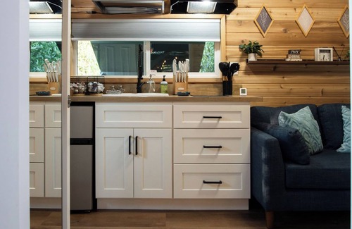 Springville Casa | Treetop Tinyhouse- Cozy 1-bedroom mobile home in charming Springville with AC
