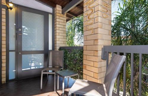 Glenelg North Apartamento | Treetops getaway with free wine