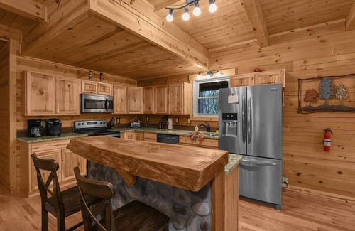 Logan Cabina | Treetops Lodge y Family Fun Barn (5 minutos de Old Man's Cave!)