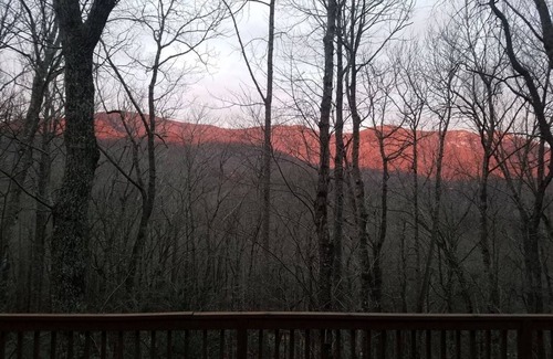 Burnsville Casa | Treetops Lodge - Private Mountain Home in Mt. Mitchell Golf Community
