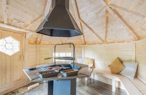 Rockcliffe Chalet De Esquí | Treetops Luxury Log Cabin - Hot tub, BBQ & Sauna