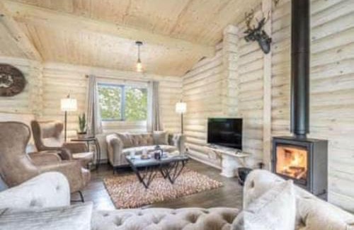 Rockcliffe Chalet De Esquí | Treetops Luxury Log Cabin - Hot tub, BBQ & Sauna
