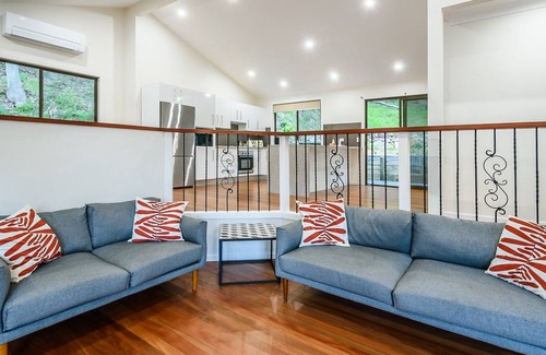 Hardys Bay Casa | 'Treetops on the Bay' by Accom Holidays
