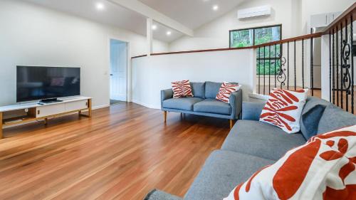 Hardys Bay Casa | 'Treetops On The Bay - Water Views' by Accom Holidays