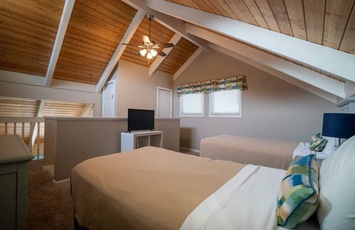 Gatlinburg Complejo | Treetops Resort Lofts-Smokey Mtns/Gatlinburg...King Suite,Queen Bedroom 2 Twin