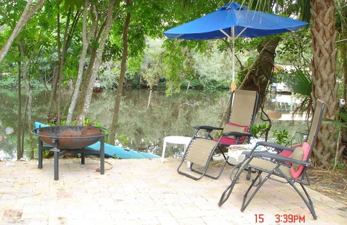 Bonita Springs Cabaña | Treetops Private Cozy Tranquil Cottage / Imperial River w / Dock, vida salvaje, kayaks