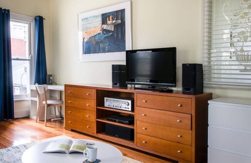 Fitzroy North Apartamento | Treetops Studio, Bright and Roomy, in Fitzroy North