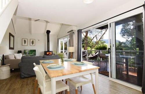 Kangaroo Valley Casa | Treetops - Three bedroom home with great views, in the village!