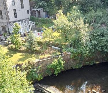 Walsden Apartamento | Treetops & Viaducts; open plan two-bed apartment