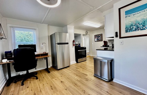 Port Jervis Apartamento | Treeview - Cozy 2 BR Apartment - Fast WiFi ~ 1 hr from NYC - 5 mins to downtown