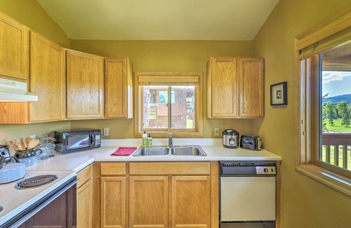 Trego Cabina | ¡NUEVO! 40-Acre Trego Resort Cabin w / Lake & Trails!