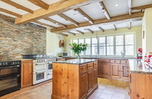 Truro Cabaña | VIÑEDO DE TREGONINNY AND WOODLAND FARMHOUSE en Tresillian, Ref 978617