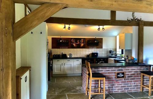 Launceston Casa | Trelaske Mill Cider Barn-with Hot Tub, Fire Pit BBQ