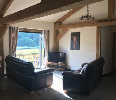 Launceston Casa | Trelaske Mill Cider Barn-with Hot Tub, Fire Pit BBQ