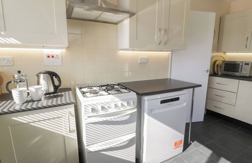 Penrhyndeudraeth Cabaña | TREM Y FOEL, pet friendly, with a garden in Penrhyndeudraeth