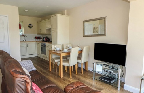 Felinfach Cabaña | TREM-YR-AFON, pet friendly, with a garden in Aberaeron