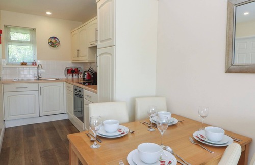 Felinfach Cabaña | TREM-YR-AFON, pet friendly, with a garden in Aberaeron