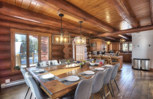Lac Superieur Village Chalet De Esquí | ☆ TREMBLANT ⛷ Spa, Fireplace, Nature Retreat, Lake Access ☀