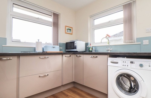 St Austell Cabaña | TREMETHIC, family friendly, with a garden in Trewoon