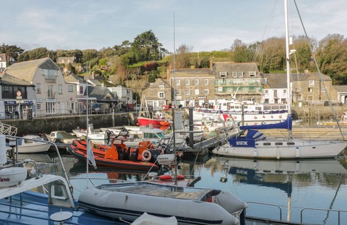 Fowey Cabina | TRENANT LODGE, pet friendly, with a garden in Fowey