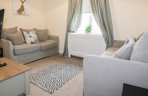 Fowey Cabina | TRENANT LODGE, pet friendly, with a garden in Fowey