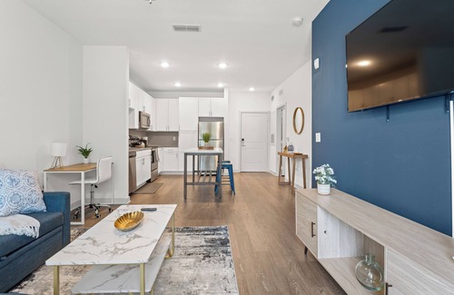Arlington Apartamento | Trendy 1BR Apt/King Bed/Pool/Gym/Clse to Beach