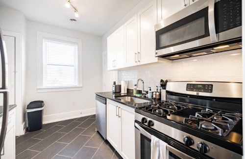 Detroit Apartamento | Trendy 2/1 Apt near the Villages | Free Parking