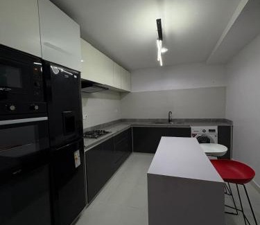 Lekki Phase 1 Apartamento | Trendy 2-BDR Apt Villa with Pool,Wi-Fi, Netflix, Modern Amenities & PS5 Near Elegushi Beach Lekki