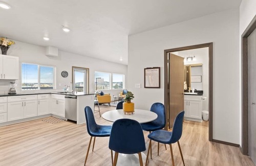 South Perry District Apartamento | Trendy 2 Bed 2 Bath Near Perry Dist and Downtown!